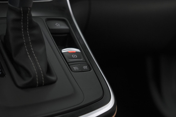 Renault Grand Scénic TCe 140 EDC Limited | 7 Zitplaatsen | Trekhaak | Camera | Dodehoekdetectie | Apple Carplay