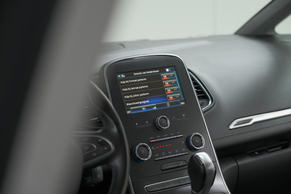 Renault Grand Scénic TCe 140 EDC Limited | 7 Zitplaatsen | Trekhaak | Camera | Dodehoekdetectie | Apple Carplay