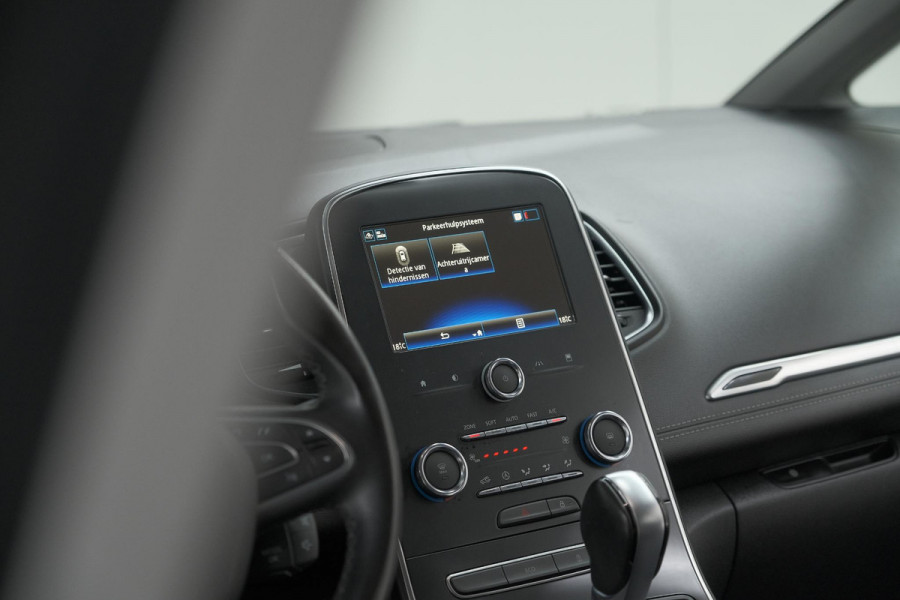 Renault Grand Scénic TCe 140 EDC Limited | 7 Zitplaatsen | Trekhaak | Camera | Dodehoekdetectie | Apple Carplay