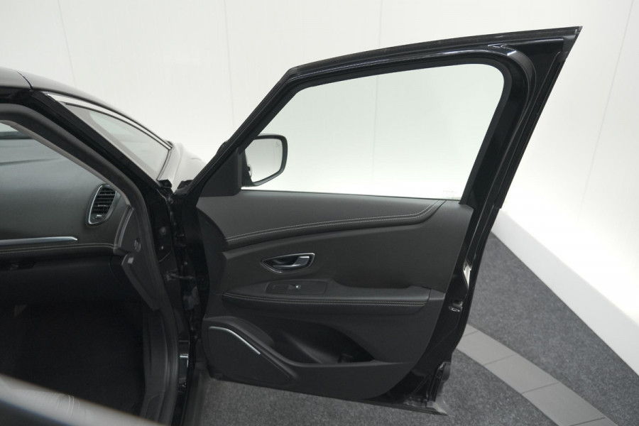 Renault Grand Scénic TCe 140 EDC Limited | 7 Zitplaatsen | Trekhaak | Camera | Dodehoekdetectie | Apple Carplay