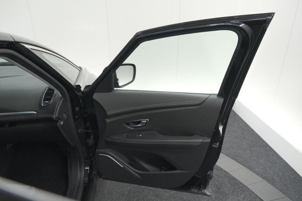 Renault Grand Scénic TCe 140 EDC Limited | 7 Zitplaatsen | Trekhaak | Camera | Dodehoekdetectie | Apple Carplay