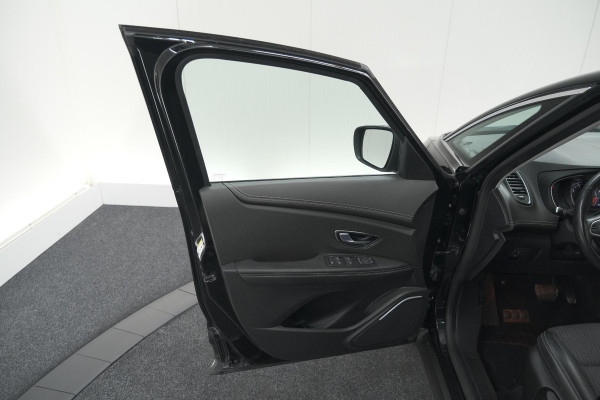 Renault Grand Scénic TCe 140 EDC Limited | 7 Zitplaatsen | Trekhaak | Camera | Dodehoekdetectie | Apple Carplay