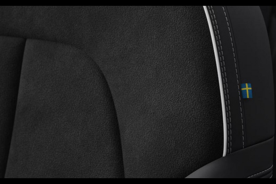 Volvo EX40 Single Motor Extended Range Plus 82 kWh / Panoramadak / Harman Kardon / 360 camera / Microtech/Nubuck / 20'' 5-Spaaks Black Diamond Cut