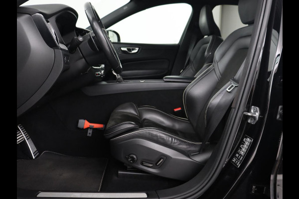 Volvo XC60 2.0 T5 R Design | Panoramadak | Trekhaak | Adaptive cruise | Leder/Alcantara | Camera | Head-Up | Stoelverwarming | Carplay | Navigatie | Full LED | Harman/Kardon
