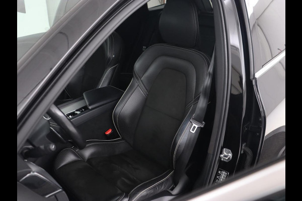 Volvo XC60 2.0 T5 R Design | Panoramadak | Trekhaak | Adaptive cruise | Leder/Alcantara | Camera | Head-Up | Stoelverwarming | Carplay | Navigatie | Full LED | Harman/Kardon