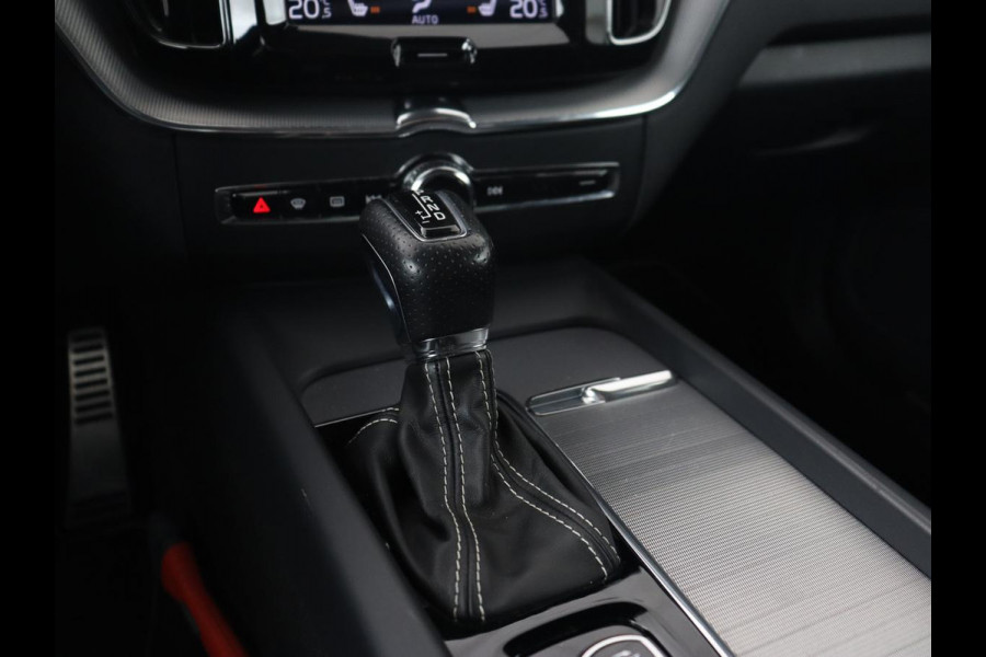 Volvo XC60 2.0 T5 R Design | Panoramadak | Trekhaak | Adaptive cruise | Leder/Alcantara | Camera | Head-Up | Stoelverwarming | Carplay | Navigatie | Full LED | Harman/Kardon
