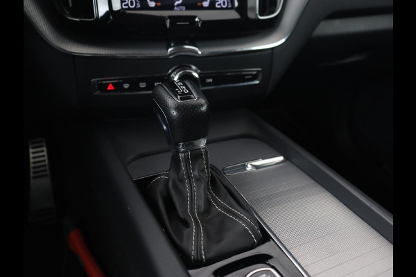Volvo XC60 2.0 T5 R Design | Panoramadak | Trekhaak | Adaptive cruise | Leder/Alcantara | Camera | Head-Up | Stoelverwarming | Carplay | Navigatie | Full LED | Harman/Kardon
