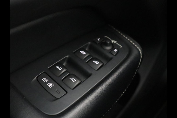 Volvo XC60 2.0 T5 R Design | Panoramadak | Trekhaak | Adaptive cruise | Leder/Alcantara | Camera | Head-Up | Stoelverwarming | Carplay | Navigatie | Full LED | Harman/Kardon