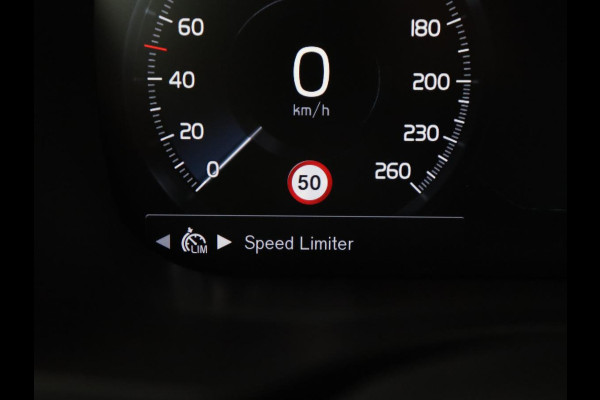 Volvo XC60 2.0 T5 R Design | Panoramadak | Trekhaak | Adaptive cruise | Leder/Alcantara | Camera | Head-Up | Stoelverwarming | Carplay | Navigatie | Full LED | Harman/Kardon