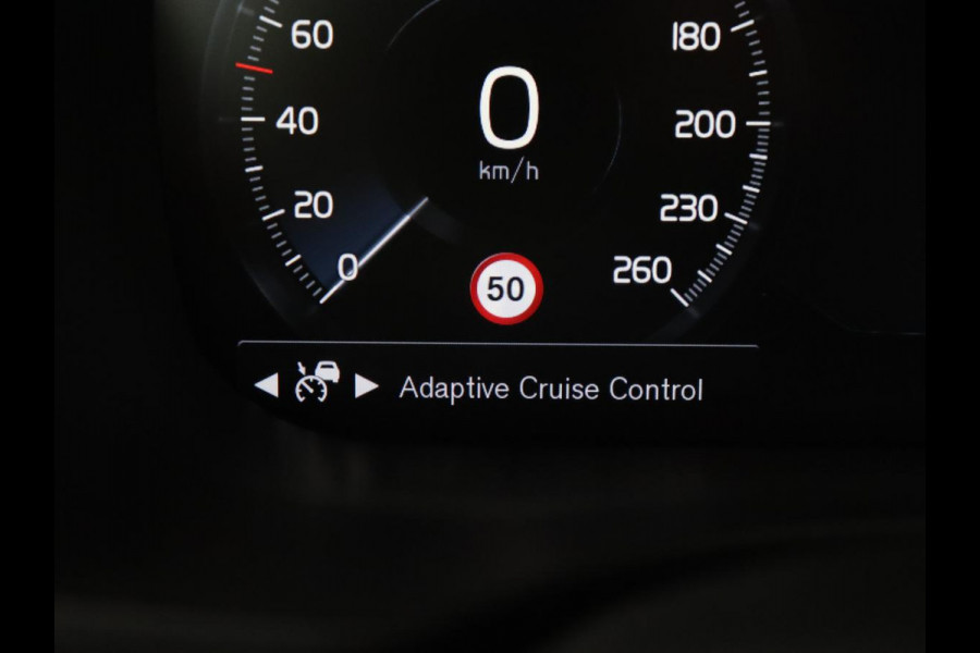 Volvo XC60 2.0 T5 R Design | Panoramadak | Trekhaak | Adaptive cruise | Leder/Alcantara | Camera | Head-Up | Stoelverwarming | Carplay | Navigatie | Full LED | Harman/Kardon