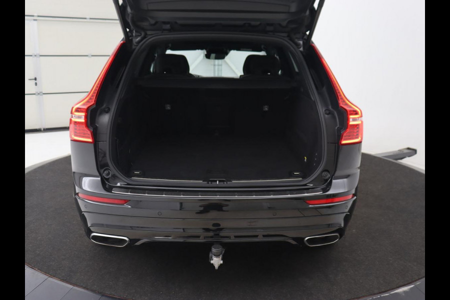 Volvo XC60 2.0 T5 R Design | Panoramadak | Trekhaak | Adaptive cruise | Leder/Alcantara | Camera | Head-Up | Stoelverwarming | Carplay | Navigatie | Full LED | Harman/Kardon