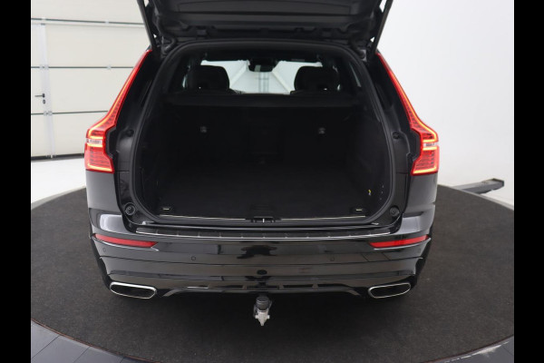 Volvo XC60 2.0 T5 R Design | Panoramadak | Trekhaak | Adaptive cruise | Leder/Alcantara | Camera | Head-Up | Stoelverwarming | Carplay | Navigatie | Full LED | Harman/Kardon