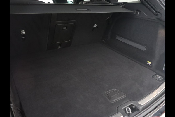 Volvo XC60 2.0 T5 R Design | Panoramadak | Trekhaak | Adaptive cruise | Leder/Alcantara | Camera | Head-Up | Stoelverwarming | Carplay | Navigatie | Full LED | Harman/Kardon