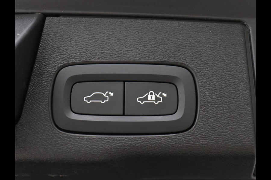Volvo XC60 2.0 T5 R Design | Panoramadak | Trekhaak | Adaptive cruise | Leder/Alcantara | Camera | Head-Up | Stoelverwarming | Carplay | Navigatie | Full LED | Harman/Kardon