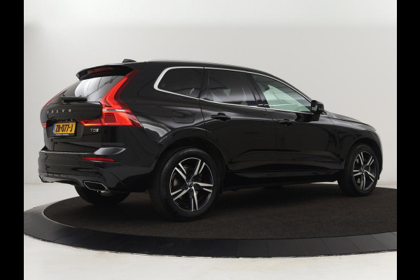 Volvo XC60 2.0 T5 R Design | Panoramadak | Trekhaak | Adaptive cruise | Leder/Alcantara | Camera | Head-Up | Stoelverwarming | Carplay | Navigatie | Full LED | Harman/Kardon