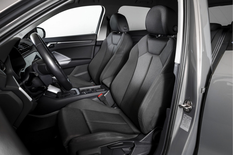 Audi Q3 45 TFSI e S edition S-line - Automaat | Dig. Cockpit | Adapt. Cruise | PDC | NAV + App. Connect | ECC | DAB | Elek. Klep | Elek. Trekhaak | LM 20" |