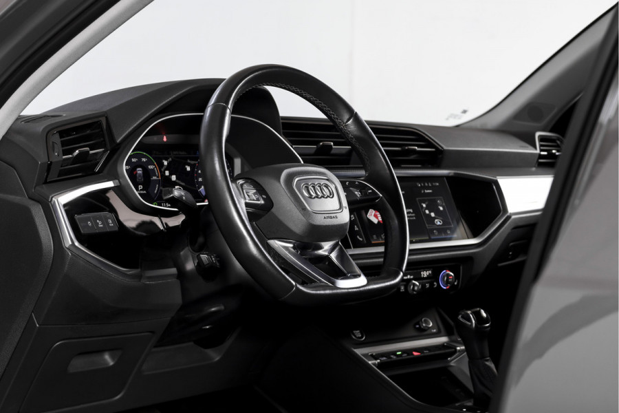 Audi Q3 45 TFSI e S edition S-line - Automaat | Dig. Cockpit | Adapt. Cruise | PDC | NAV + App. Connect | ECC | DAB | Elek. Klep | Elek. Trekhaak | LM 20" |