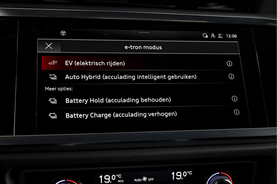 Audi Q3 45 TFSI e S edition S-line - Automaat | Dig. Cockpit | Adapt. Cruise | PDC | NAV + App. Connect | ECC | DAB | Elek. Klep | Elek. Trekhaak | LM 20" |