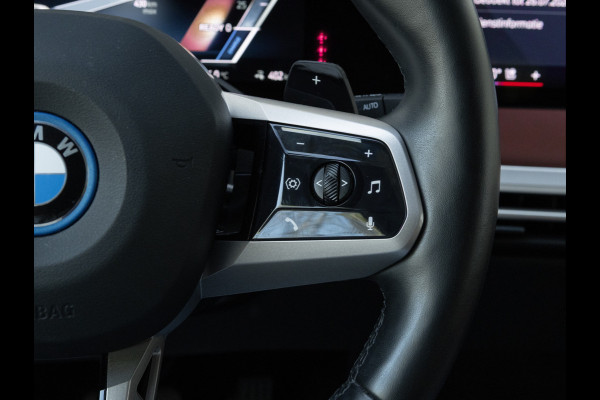 BMW iX xDrive40 Sportpakket - Driving + Parking Ass Prof - Stoelventilatie - Softclose