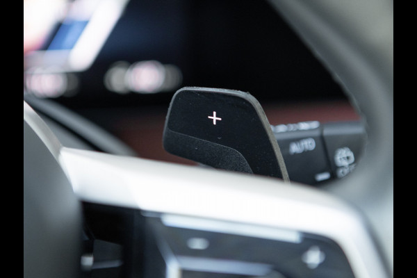 BMW iX xDrive40 Sportpakket - Driving + Parking Ass Prof - Stoelventilatie - Softclose
