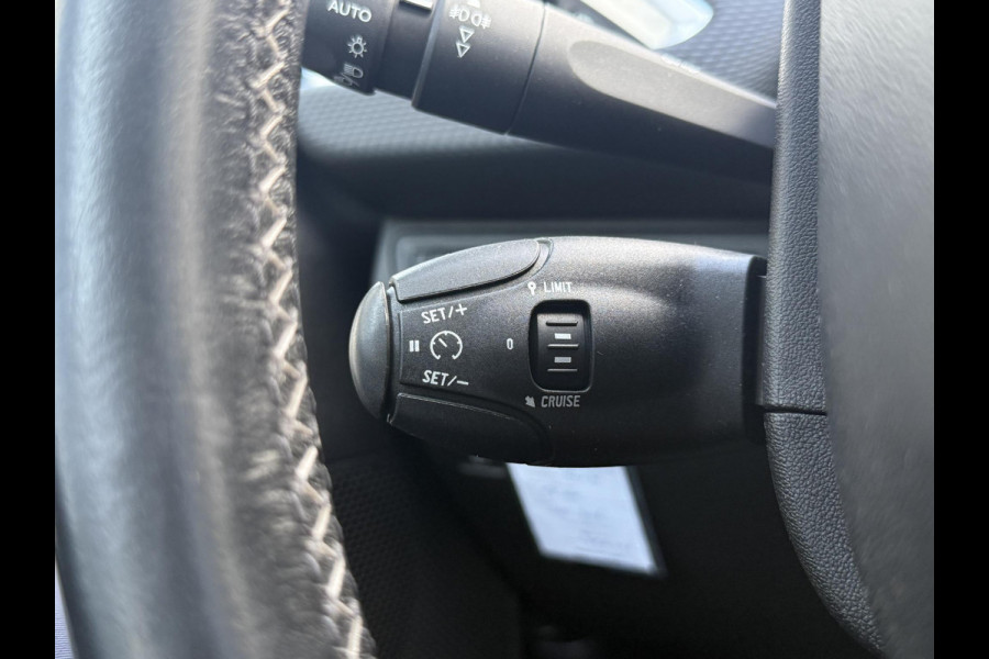 Peugeot 2008 1.2 PureTech Allure 2e Eigenaar,110pk,Dealer Onderhouden,Pano,Navi,Halfleder,Clima,Cruise,Camera,Distributie riem v.v. bij 30.849,N.A.P,Pdc V+A,Lm velgen,APK tot 07-2026
