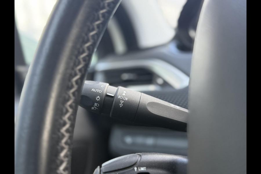 Peugeot 2008 1.2 PureTech Allure 2e Eigenaar,110pk,Dealer Onderhouden,Pano,Navi,Halfleder,Clima,Cruise,Camera,Distributie riem v.v. bij 30.849,N.A.P,Pdc V+A,Lm velgen,APK tot 07-2026