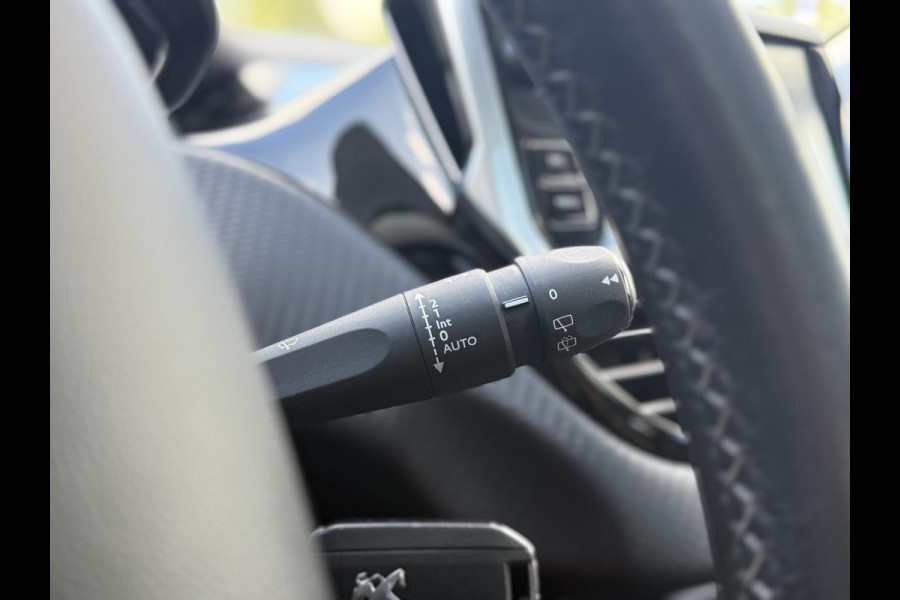 Peugeot 2008 1.2 PureTech Allure 2e Eigenaar,110pk,Dealer Onderhouden,Pano,Navi,Halfleder,Clima,Cruise,Camera,Distributie riem v.v. bij 30.849,N.A.P,Pdc V+A,Lm velgen,APK tot 07-2026