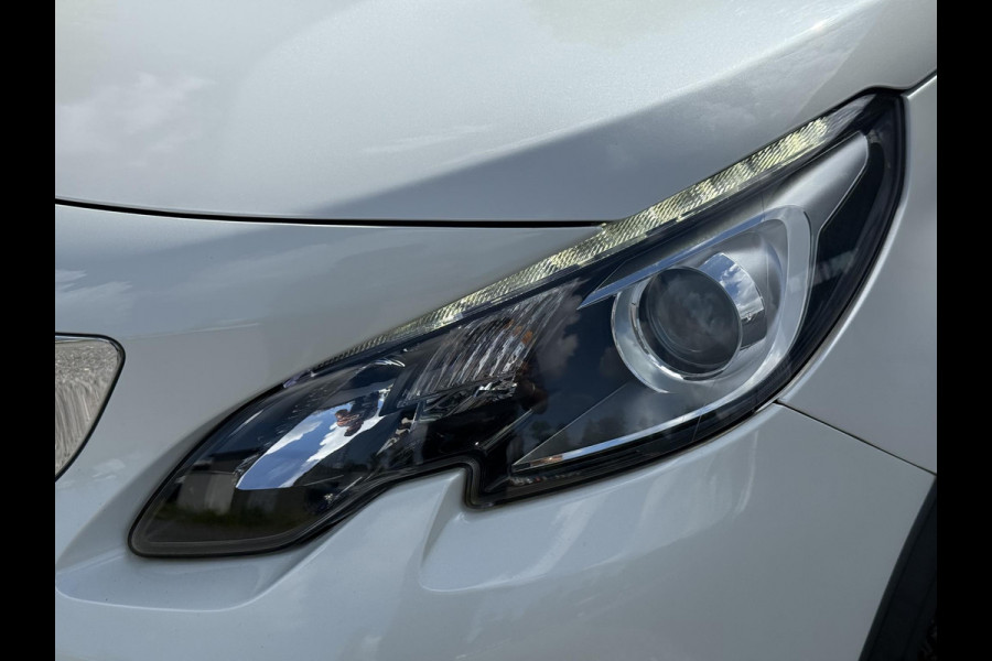Peugeot 2008 1.2 PureTech Allure 2e Eigenaar,110pk,Dealer Onderhouden,Pano,Navi,Halfleder,Clima,Cruise,Camera,Distributie riem v.v. bij 30.849,N.A.P,Pdc V+A,Lm velgen,APK tot 07-2026