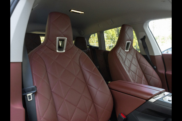 BMW iX xDrive40 Sportpakket - Driving + Parking Ass Prof - Stoelventilatie - Softclose