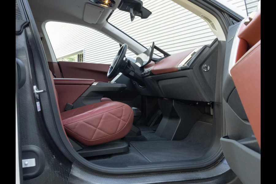 BMW iX xDrive40 Sportpakket - Driving + Parking Ass Prof - Stoelventilatie - Softclose