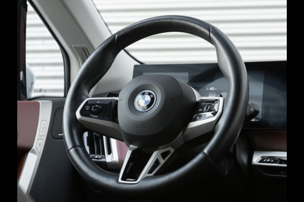 BMW iX xDrive40 Sportpakket - Driving + Parking Ass Prof - Stoelventilatie - Softclose