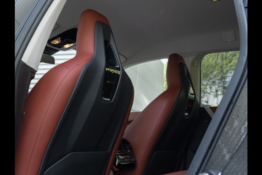BMW iX xDrive40 Sportpakket - Driving + Parking Ass Prof - Stoelventilatie - Softclose