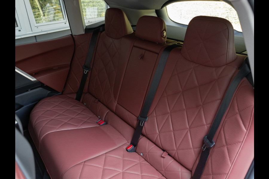 BMW iX xDrive40 Sportpakket - Driving + Parking Ass Prof - Stoelventilatie - Softclose