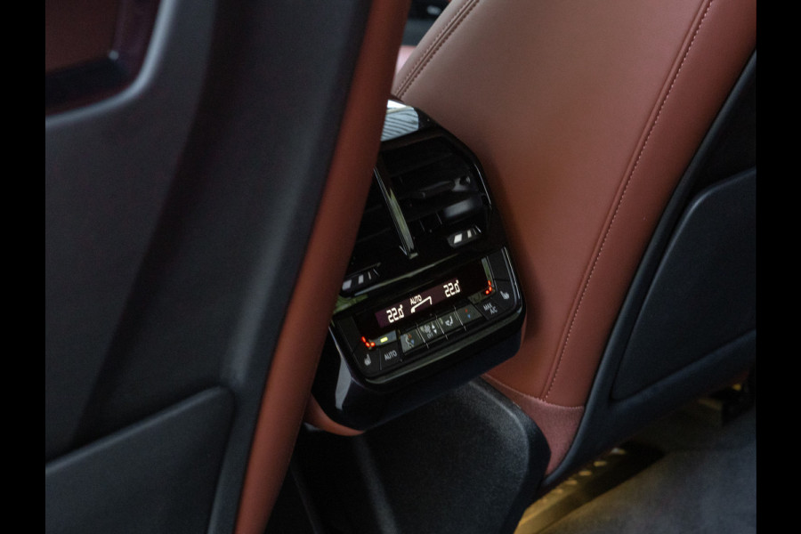 BMW iX xDrive40 Sportpakket - Driving + Parking Ass Prof - Stoelventilatie - Softclose