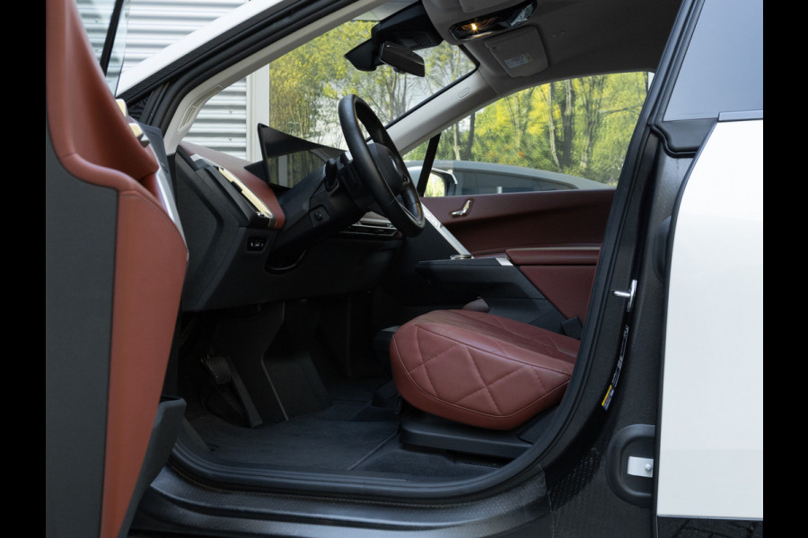 BMW iX xDrive40 Sportpakket - Driving + Parking Ass Prof - Stoelventilatie - Softclose