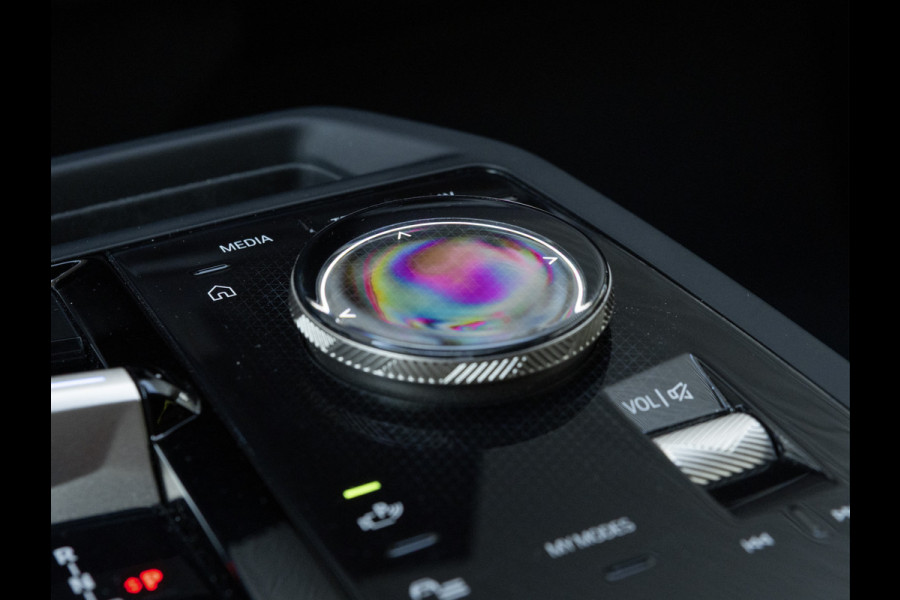 BMW iX xDrive40 Sportpakket - Driving + Parking Ass Prof - Stoelventilatie - Softclose