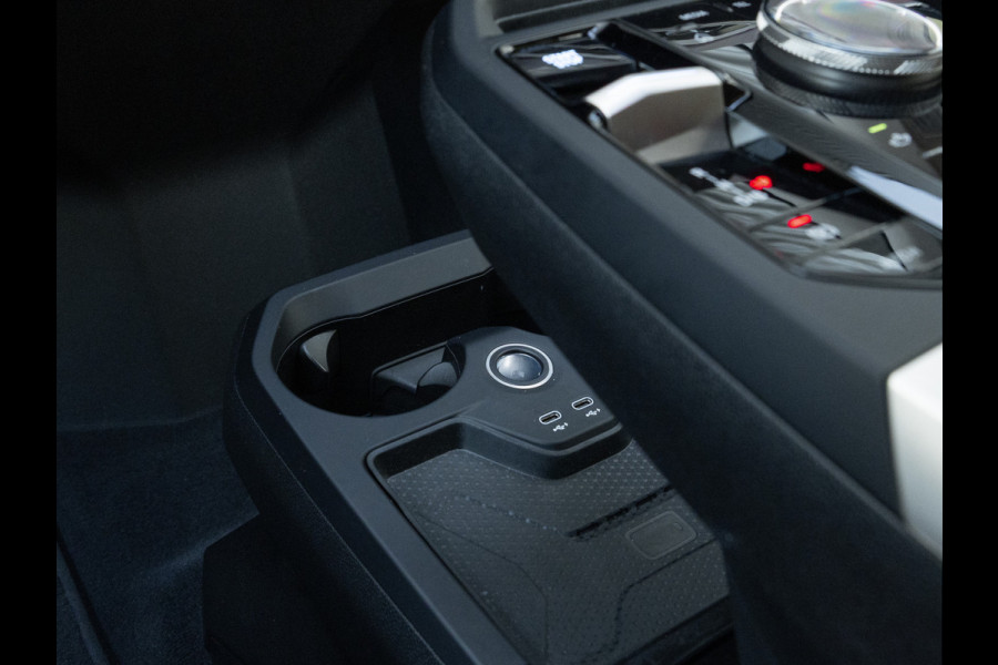 BMW iX xDrive40 Sportpakket - Driving + Parking Ass Prof - Stoelventilatie - Softclose