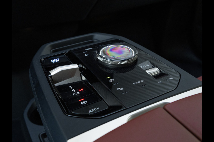 BMW iX xDrive40 Sportpakket - Driving + Parking Ass Prof - Stoelventilatie - Softclose