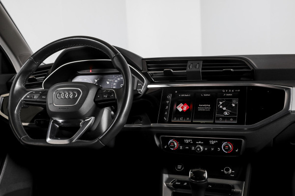 Audi Q3 45 TFSI e S edition S-line - Automaat | Dig. Cockpit | Adapt. Cruise | PDC | NAV + App. Connect | ECC | DAB | Elek. Klep | Elek. Trekhaak | LM 20" |