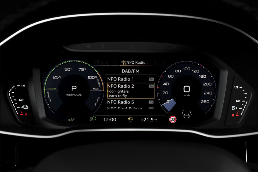 Audi Q3 45 TFSI e S edition S-line - Automaat | Dig. Cockpit | Adapt. Cruise | PDC | NAV + App. Connect | ECC | DAB | Elek. Klep | Elek. Trekhaak | LM 20" |