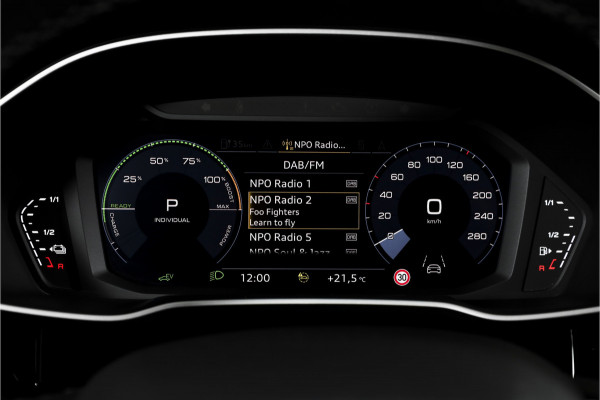 Audi Q3 45 TFSI e S edition S-line - Automaat | Dig. Cockpit | Adapt. Cruise | PDC | NAV + App. Connect | ECC | DAB | Elek. Klep | Elek. Trekhaak | LM 20" |