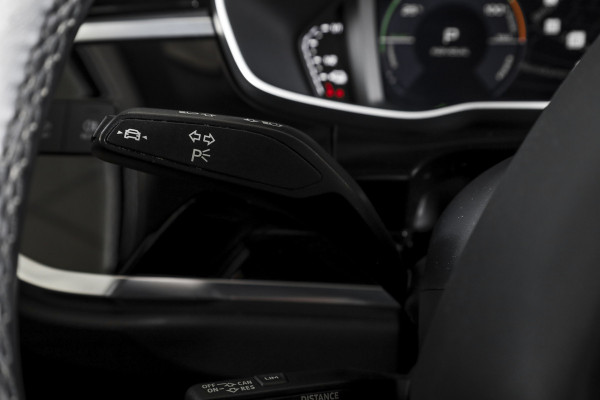 Audi Q3 45 TFSI e S edition S-line - Automaat | Dig. Cockpit | Adapt. Cruise | PDC | NAV + App. Connect | ECC | DAB | Elek. Klep | Elek. Trekhaak | LM 20" |