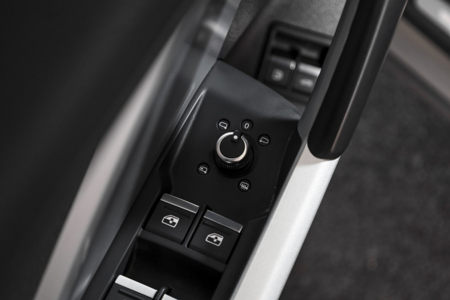 Audi Q3 45 TFSI e S edition S-line - Automaat | Dig. Cockpit | Adapt. Cruise | PDC | NAV + App. Connect | ECC | DAB | Elek. Klep | Elek. Trekhaak | LM 20" |