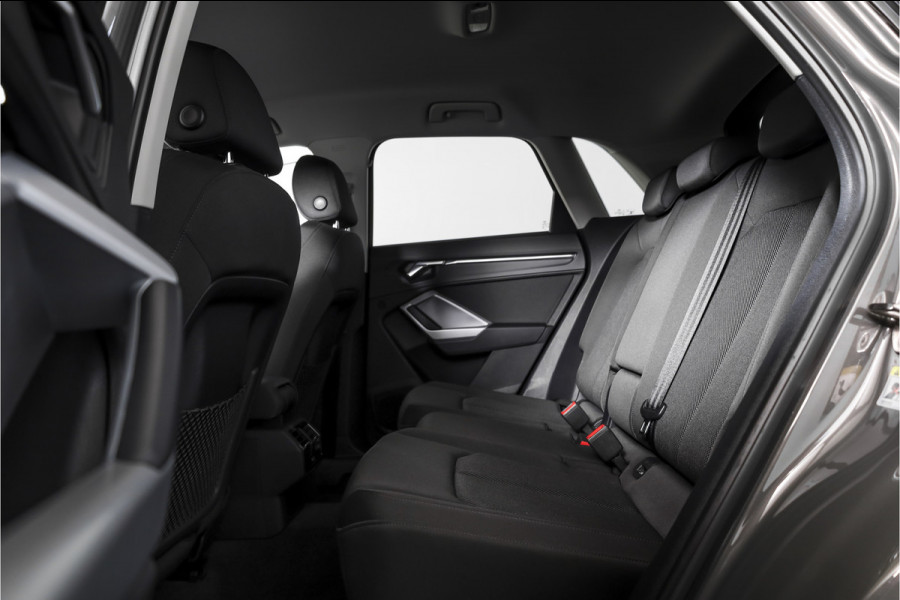 Audi Q3 45 TFSI e S edition S-line - Automaat | Dig. Cockpit | Adapt. Cruise | PDC | NAV + App. Connect | ECC | DAB | Elek. Klep | Elek. Trekhaak | LM 20" |