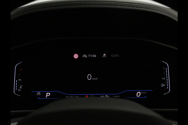 Volkswagen T-Roc 1.5 TSI 150pk Automaat R-Line Digitale Cockpit Climate Control Camera Navigatie Apple Carplay/Android Auto Lichtmetalen Velgen Parkeer sensoren Dab Led Adaptive Cruise Control