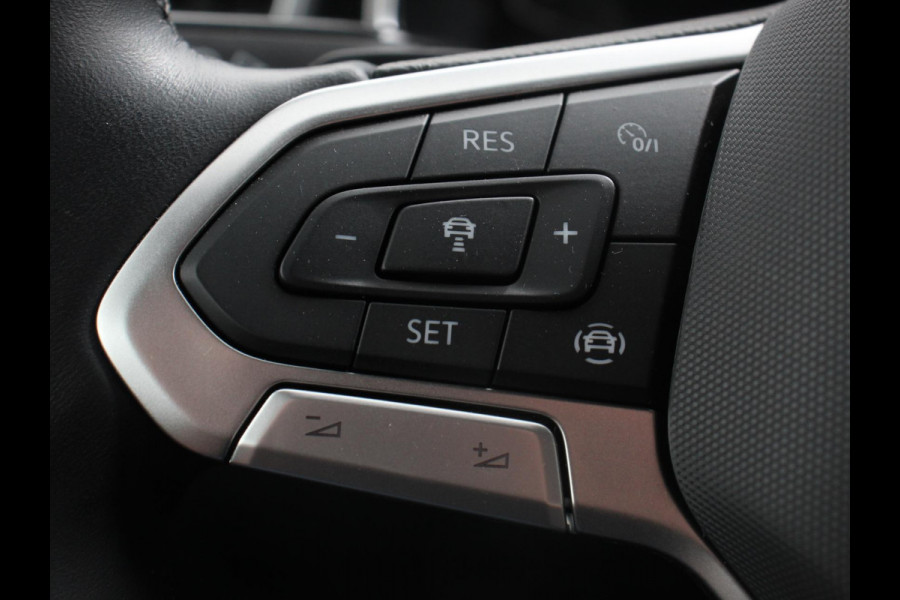 Volkswagen T-Roc 1.5 TSI 150pk Automaat R-Line Digitale Cockpit Climate Control Camera Navigatie Apple Carplay/Android Auto Lichtmetalen Velgen Parkeer sensoren Dab Led Adaptive Cruise Control