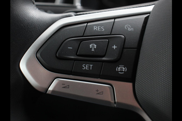 Volkswagen T-Roc 1.5 TSI 150pk Automaat R-Line Digitale Cockpit Climate Control Camera Navigatie Apple Carplay/Android Auto Lichtmetalen Velgen Parkeer sensoren Dab Led Adaptive Cruise Control