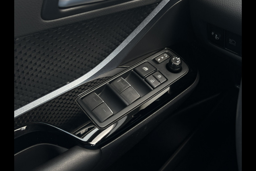 Toyota C-HR 2.0 Hybrid Team D | Navi | Carplay | Dodehoek | Park Assist | Camera