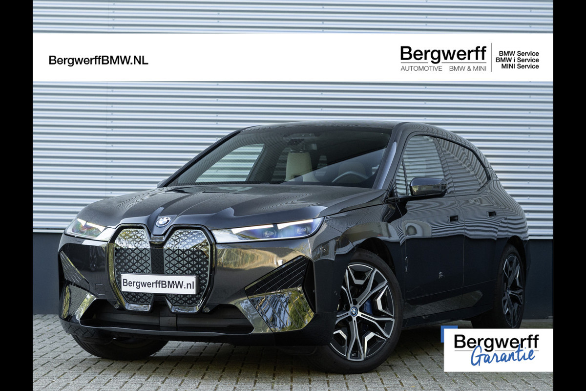 BMW iX xDrive50 - Sportpakket - Pano - Driving Ass Prof - Harman Kardon BMW iX xDrive50 - Sportpakket - Pano - Driving Ass Prof - Harman Kardon