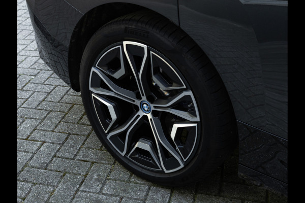 BMW iX xDrive50 - Sportpakket - Pano - Driving Ass Prof - Harman Kardon